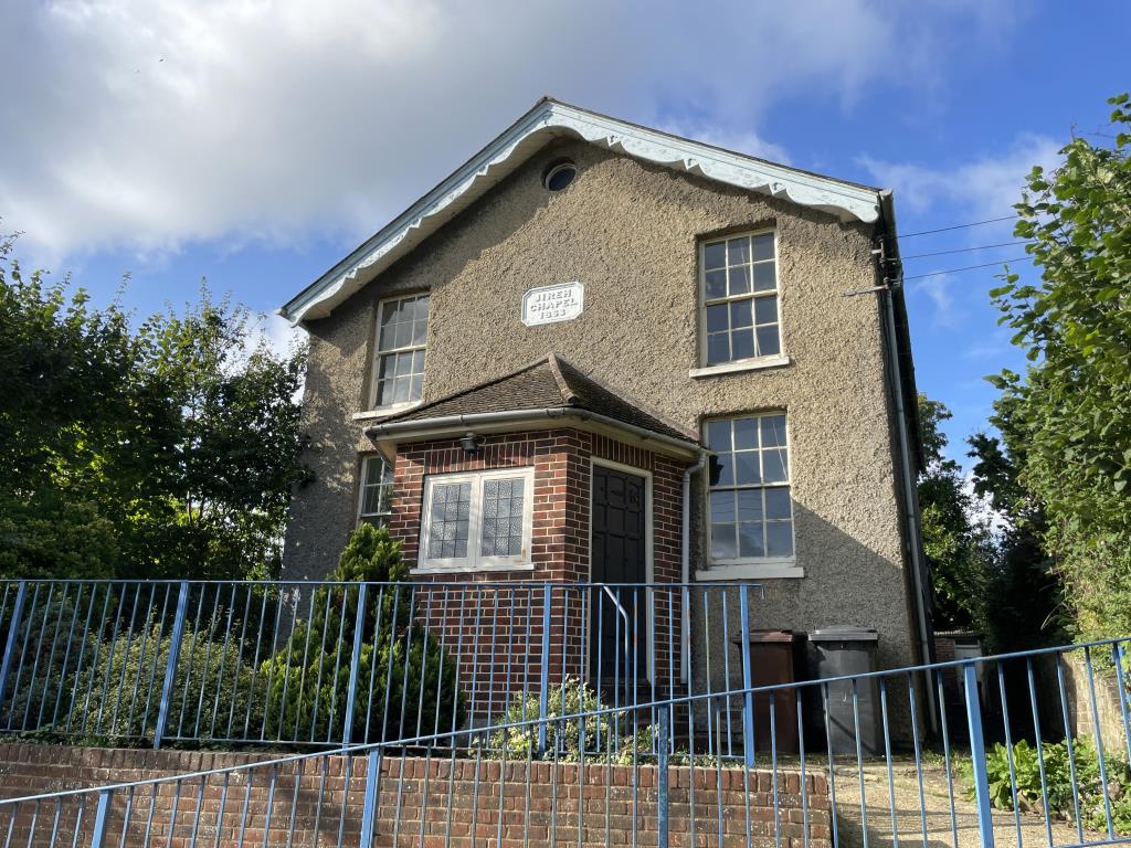 Lot: 67 - DETACHED FORMER BAPTIST CHAPEL WITH POTENTIAL IN VILLAGE LOCATION - Front view of chapel in village